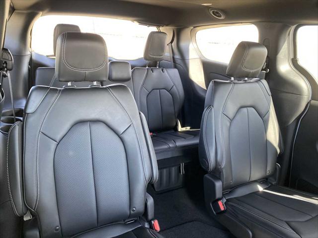 2026 Chrysler Pacifica Select AWD
