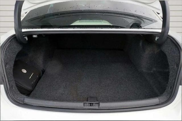 2014 Volkswagen Passat 1.8T Wolfsburg Edition