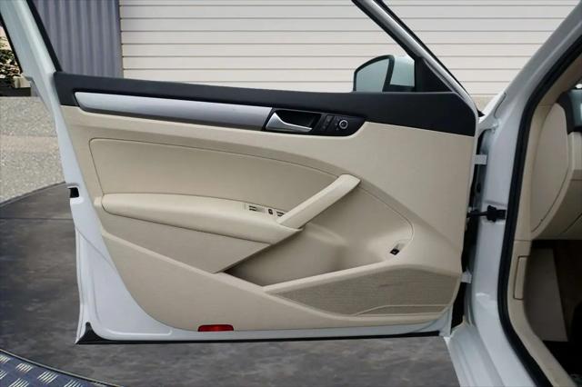 2014 Volkswagen Passat 1.8T Wolfsburg Edition
