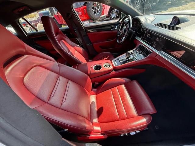 2018 Porsche Panamera 4