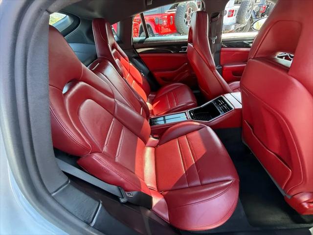 2018 Porsche Panamera 4