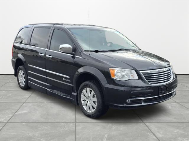 2014 Chrysler Town & Country Touring-L