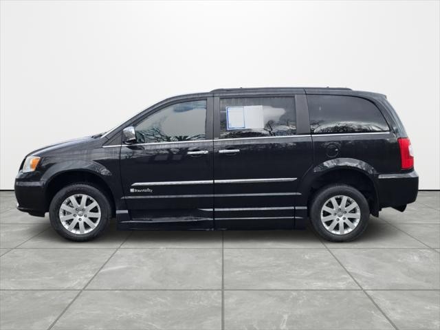 2014 Chrysler Town & Country Touring-L