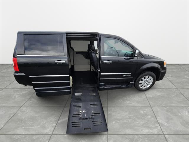 2014 Chrysler Town & Country Touring-L