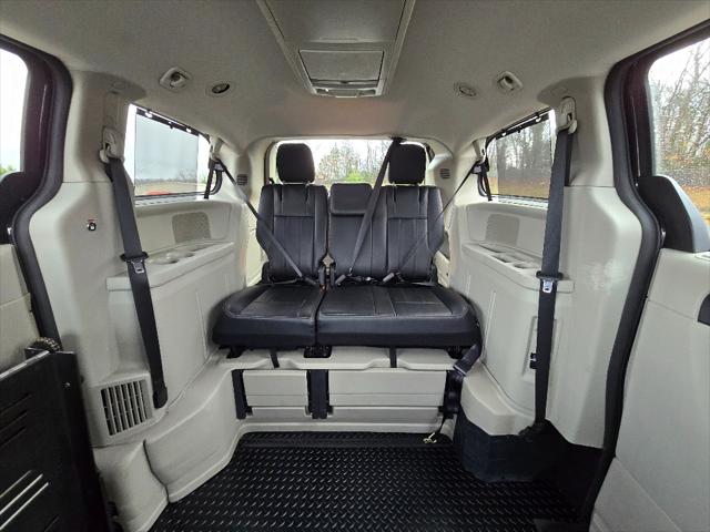 2014 Chrysler Town & Country Touring-L