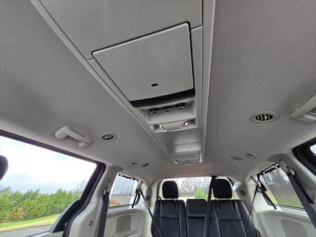 2014 Chrysler Town & Country Touring-L