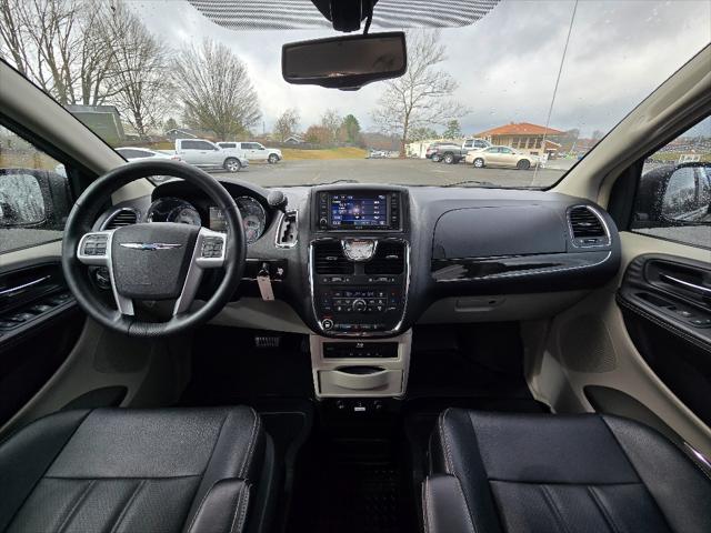 2014 Chrysler Town & Country Touring-L