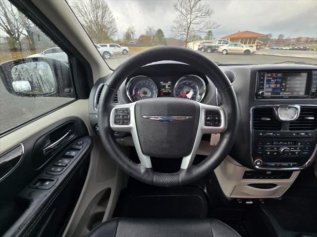 2014 Chrysler Town & Country Touring-L