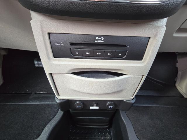 2014 Chrysler Town & Country Touring-L