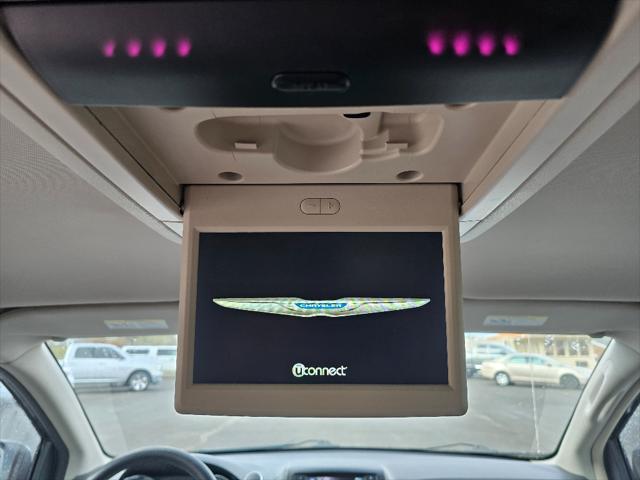2014 Chrysler Town & Country Touring-L