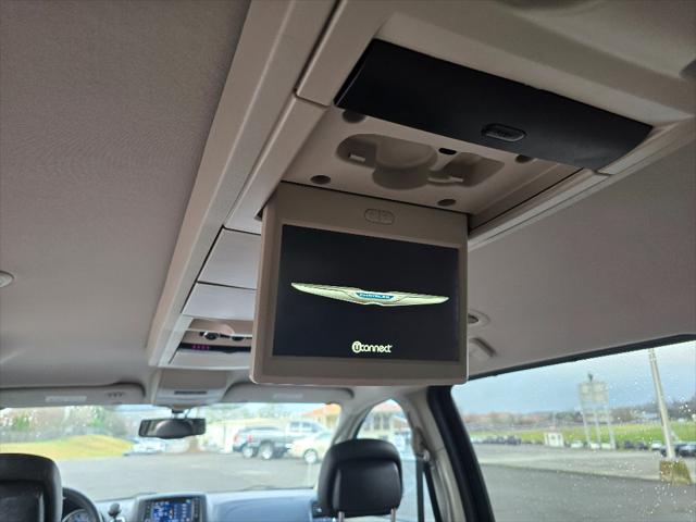 2014 Chrysler Town & Country Touring-L