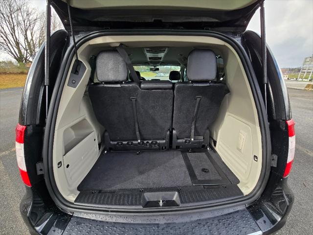 2014 Chrysler Town & Country Touring-L
