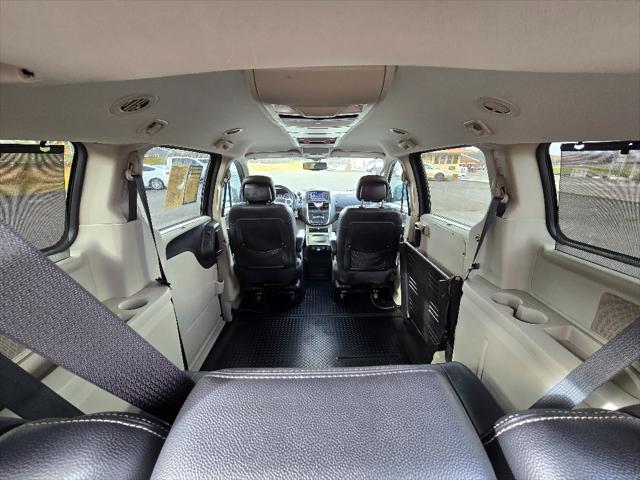 2014 Chrysler Town & Country Touring-L