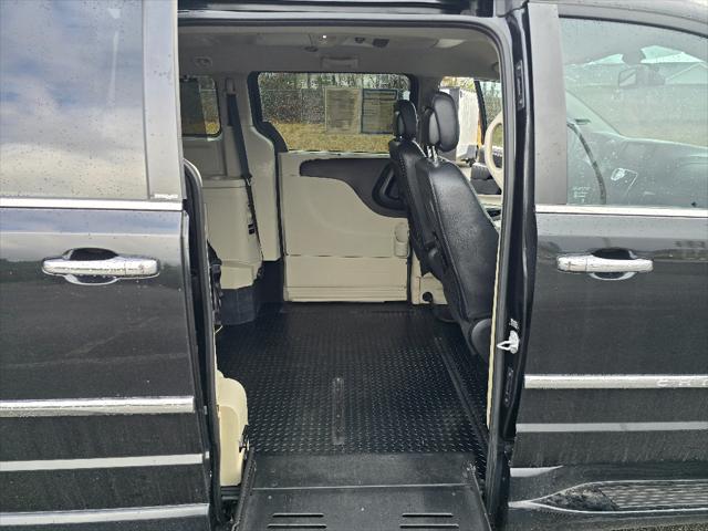 2014 Chrysler Town & Country Touring-L