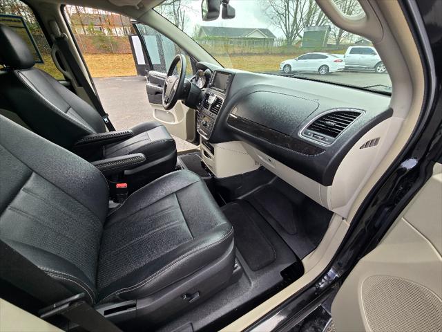 2014 Chrysler Town & Country Touring-L