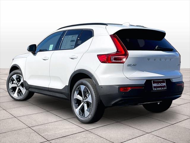 2026 Volvo XC40 Plus, B5 AWD Gas (mild hybrid), Dark