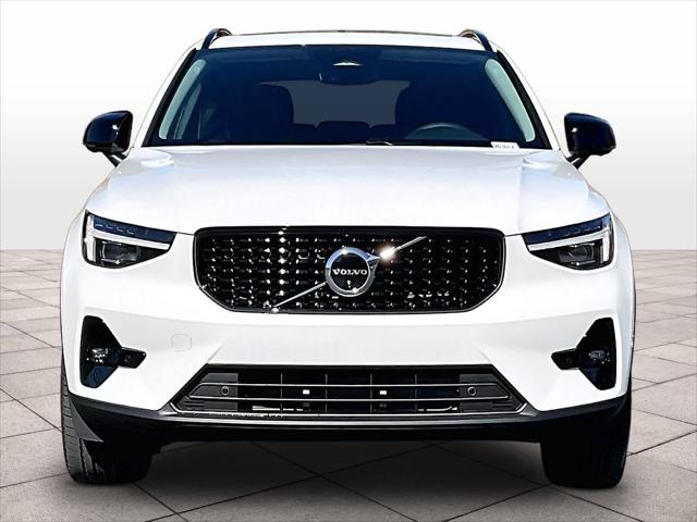 2026 Volvo XC40 Plus, B5 AWD Gas (mild hybrid), Dark