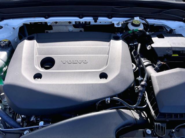 2026 Volvo XC40 Plus, B5 AWD Gas (mild hybrid), Dark
