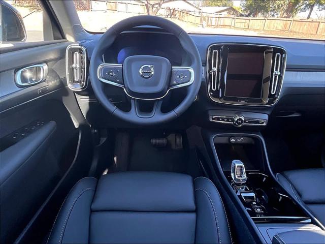 2026 Volvo XC40 Plus, B5 AWD Gas (mild hybrid), Dark