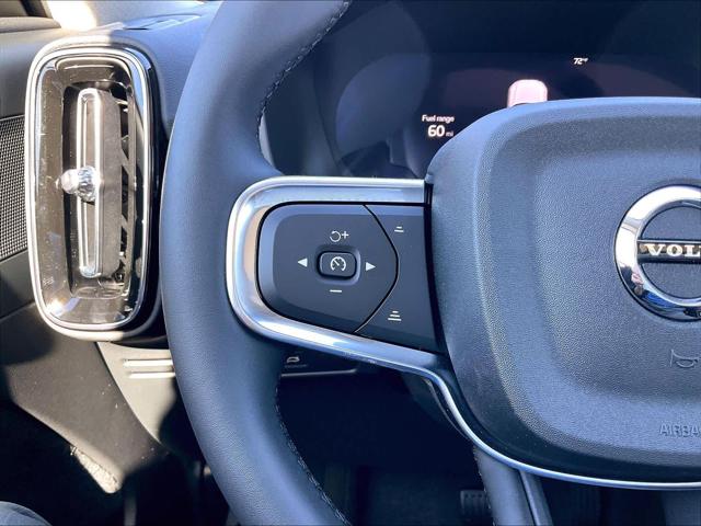 2026 Volvo XC40 Plus, B5 AWD Gas (mild hybrid), Dark