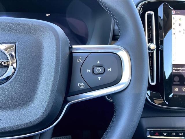 2026 Volvo XC40 Plus, B5 AWD Gas (mild hybrid), Dark