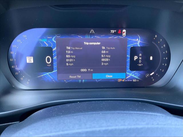 2026 Volvo XC40 Plus, B5 AWD Gas (mild hybrid), Dark