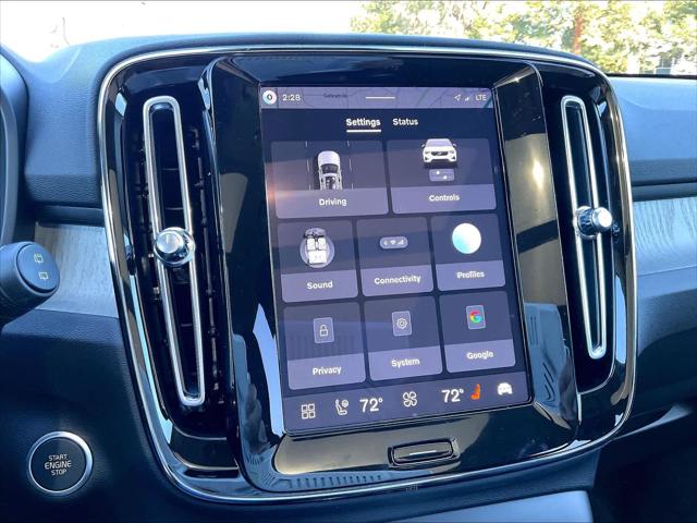 2026 Volvo XC40 Plus, B5 AWD Gas (mild hybrid), Dark