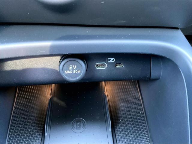 2026 Volvo XC40 Plus, B5 AWD Gas (mild hybrid), Dark