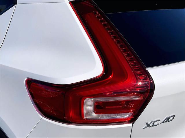 2026 Volvo XC40 Plus, B5 AWD Gas (mild hybrid), Dark