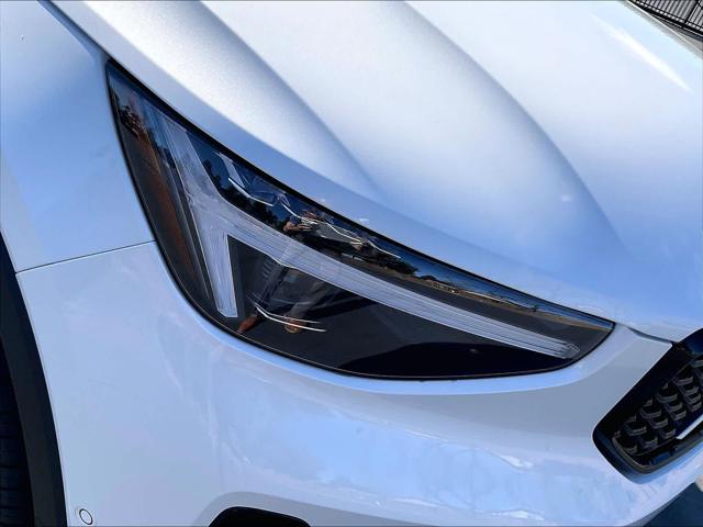 2026 Volvo XC40 Plus, B5 AWD Gas (mild hybrid), Dark