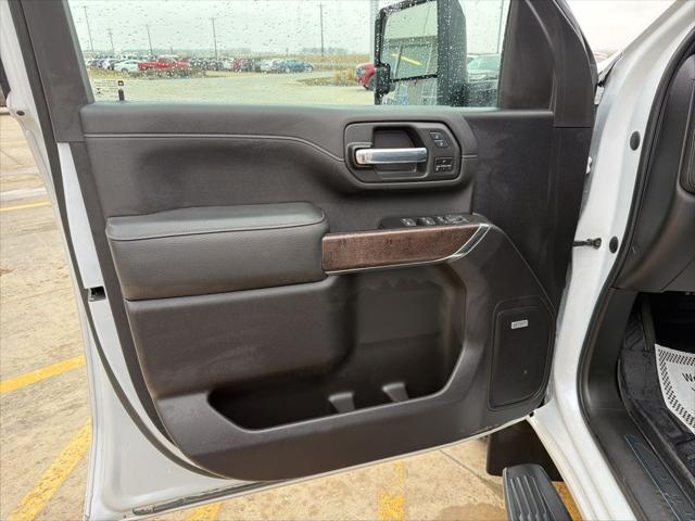 2023 GMC Sierra 2500HD 4WD Crew Cab Standard Bed Denali