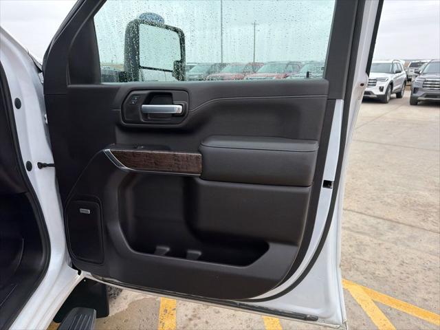 2023 GMC Sierra 2500HD 4WD Crew Cab Standard Bed Denali