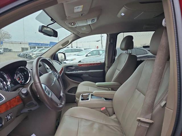 2013 Chrysler Town & Country Touring