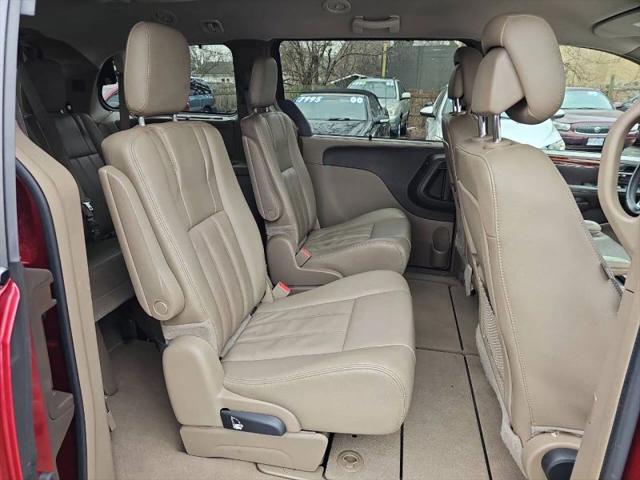 2013 Chrysler Town & Country Touring