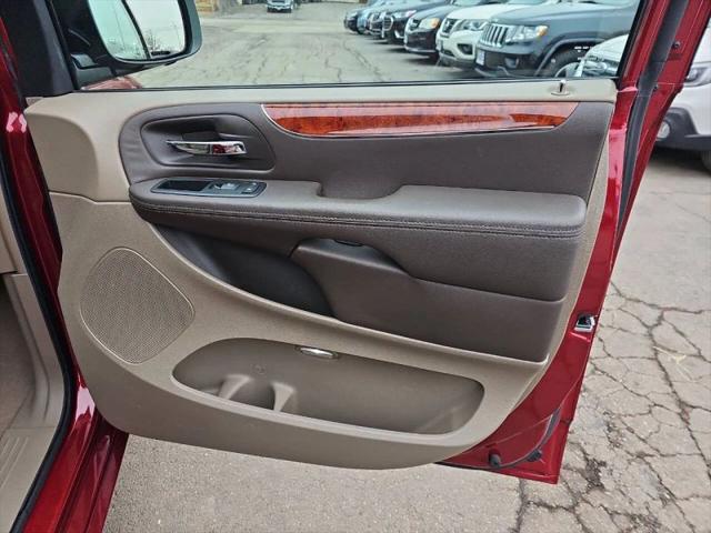 2013 Chrysler Town & Country Touring
