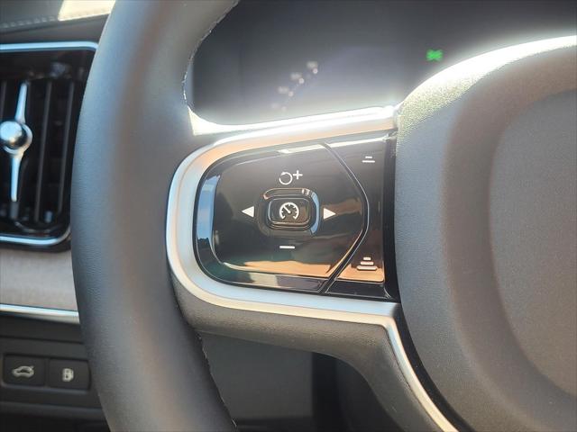 2026 Volvo XC90 Plug-In Hybrid Ultra Dark Theme, T8 AWD, Electric/Gasoline, 6 Seats