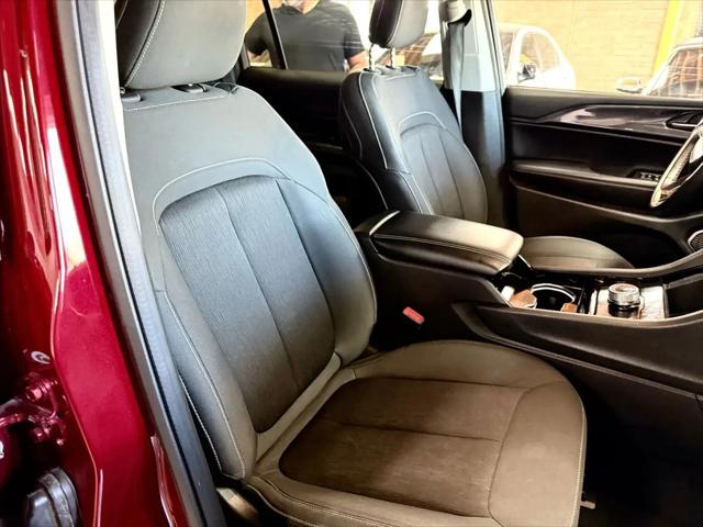 2022 Jeep Grand Cherokee L Laredo 4x4