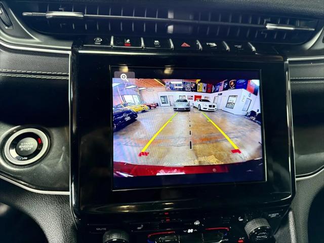2022 Jeep Grand Cherokee L Laredo 4x4
