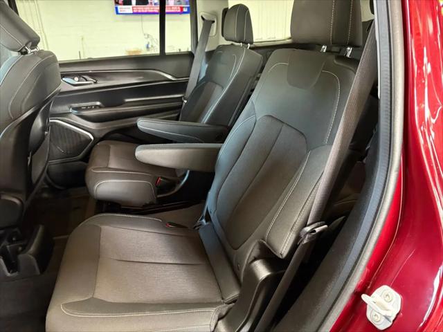 2022 Jeep Grand Cherokee L Laredo 4x4