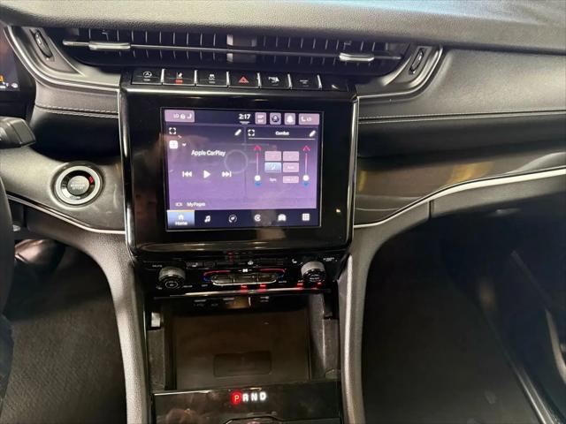 2022 Jeep Grand Cherokee L Laredo 4x4