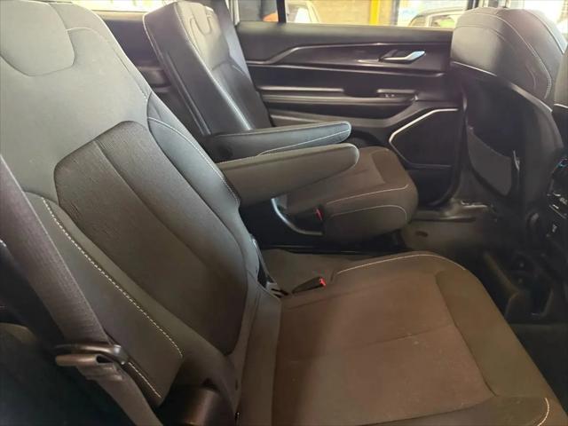 2022 Jeep Grand Cherokee L Laredo 4x4