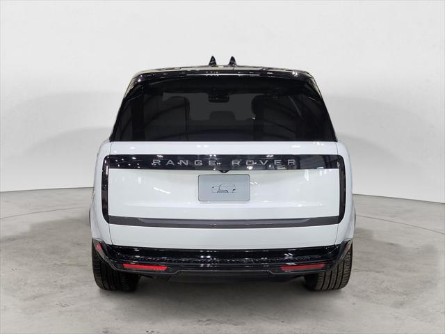2026 Land Rover Range Rover P550e SE