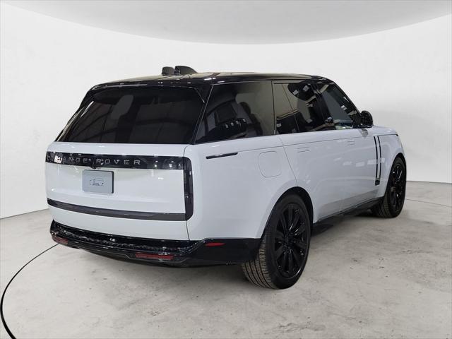 2026 Land Rover Range Rover P550e SE