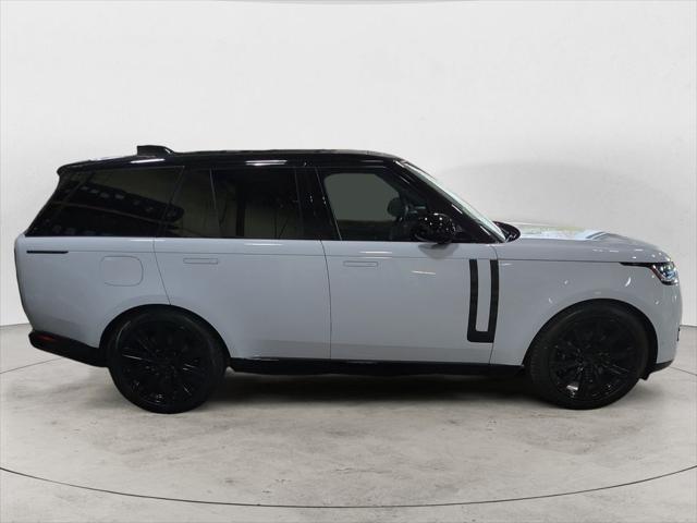 2026 Land Rover Range Rover P550e SE