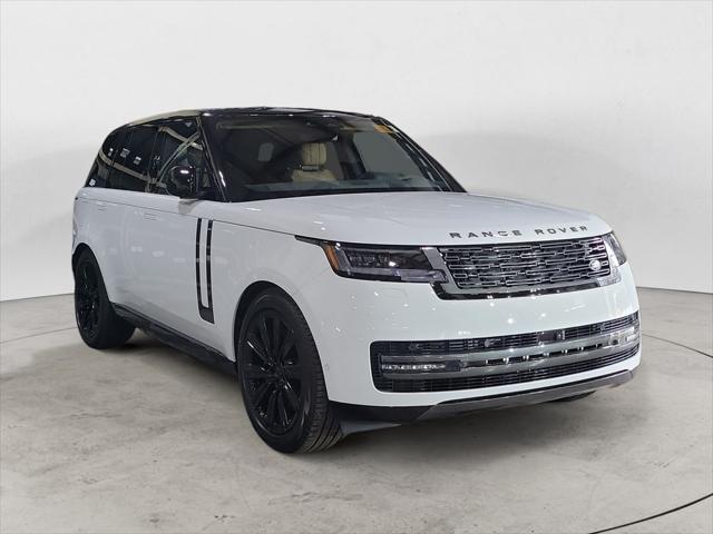 2026 Land Rover Range Rover P550e SE
