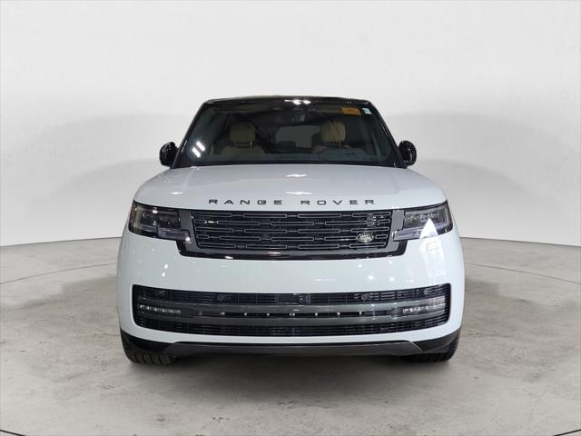 2026 Land Rover Range Rover P550e SE