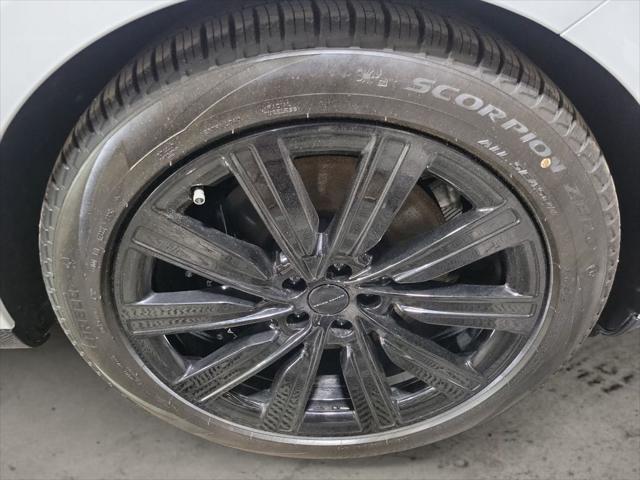 2026 Land Rover Range Rover P550e SE