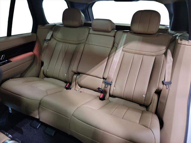 2026 Land Rover Range Rover P550e SE