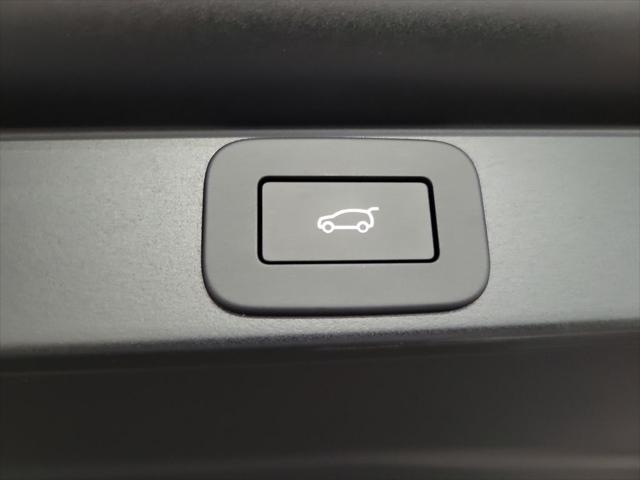 2026 Land Rover Range Rover P550e SE