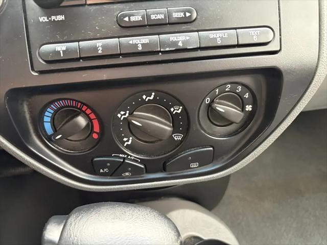 2005 Ford Focus ZX4